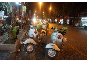 vespa tour hanoi - Hue vespa tour night food tour 