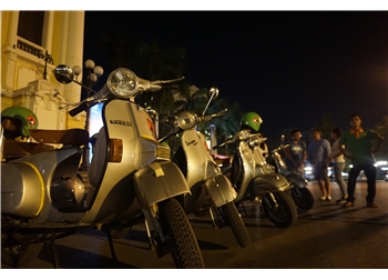 vespa tour hanoi - Kuala  Lumpur vespa night food tour