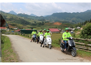 vespa tour hanoi - explore hill trible and villages 5 hours 