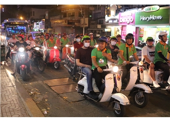 vespa tour hanoi - Saigon After Dark Night Street Food Tour 4 Hours