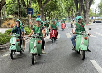 vespa tour hanoi - The Insider