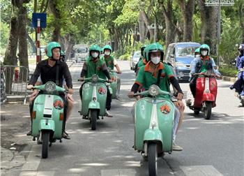 vespa tour hanoi - A Glimpse of  Saigon 2,5 Hours 